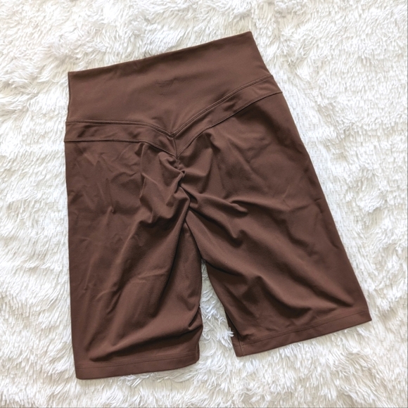 Gymshark x Whitney Simmons Scrunch Cycling Shorts - Brown - Picture 4 of 9